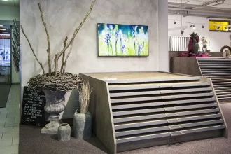Bild Nummer 02-005-004<br>Bodenschrank in der Fliesenausstellung