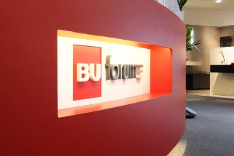 Bild Nummer 02-023-110<br>Empfangstresen im Verkaufsraum