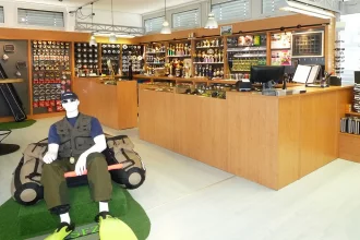 Bild Nummer 28-001-005<br>Verkaufstresen im Angel-Shop
