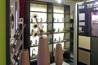 Bild Nummer 08-005-009<br>Wasserhähne in der Vitrine