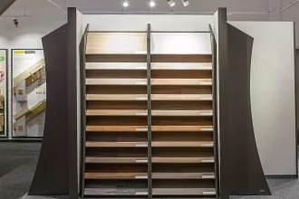 Bild Nummer 04-001-048<br>Wasserfallpräsenter für den Holzhandel