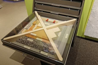 Bild Nummer 14-001-118<br>Baustofftechnik im Bodenschrank
