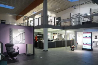 Bild Nummer 08-002-068<br>Fliesenausstellung auf zwei Etagen
