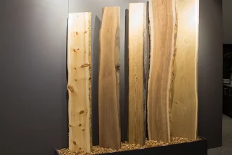 Bild Nummer 13-005-060<br>Holzdielenpräsentation in der Ausstellung