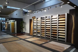 Bild Nummer 04-003-060<br>Holzpräsentation Wand und Boden