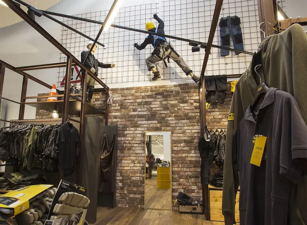 Bekleidungsshop im Baustofffachhandel