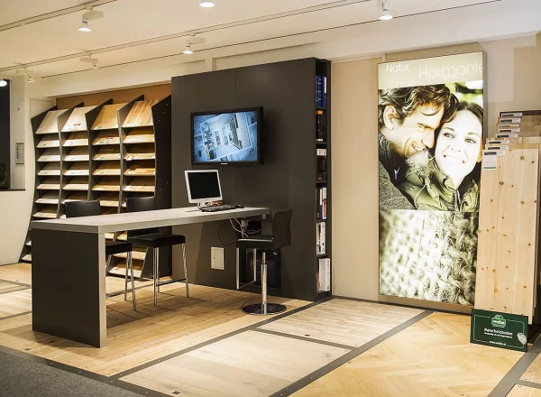 Beraterplatz in der Holzausstellung