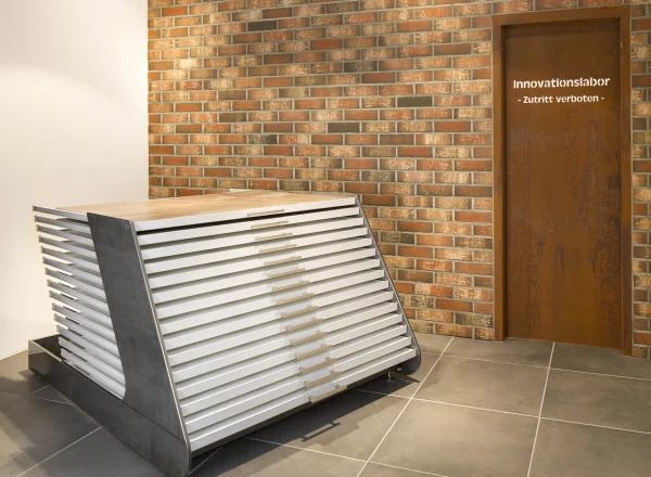 Cupa-Bodenschrank im Industrielook