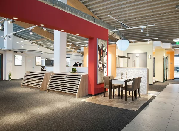 Fliesenbodenschränke und Wohnambiente