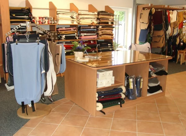 Ladenbau für einen Reit-Shop