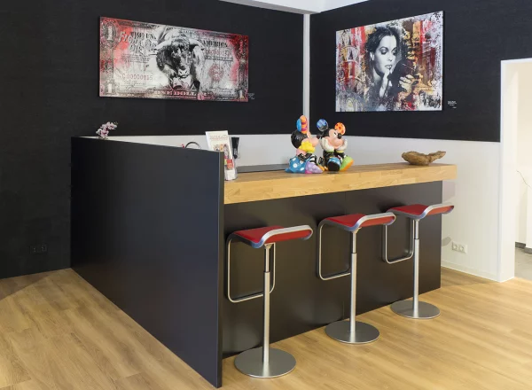 Tresenlösung für eine Kunstgalerie