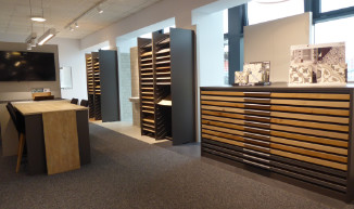 Bodenschrank in der Holzpräsentation